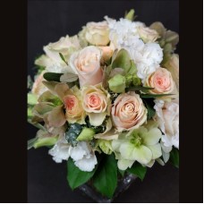 Bridal bouquet with an orange hue